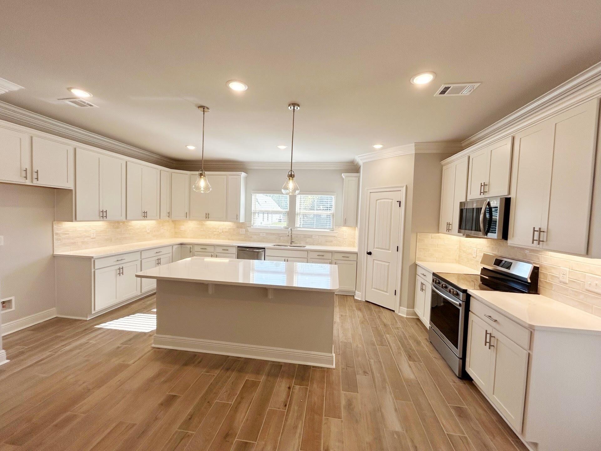 Property Photo: 242 W Tweet Street FL 32439