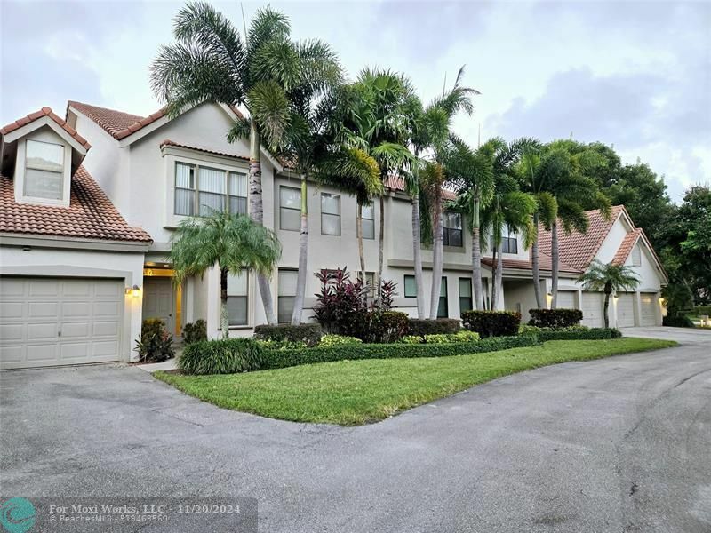 Property Photo:  5771 Coach House Cir E  FL 33486 