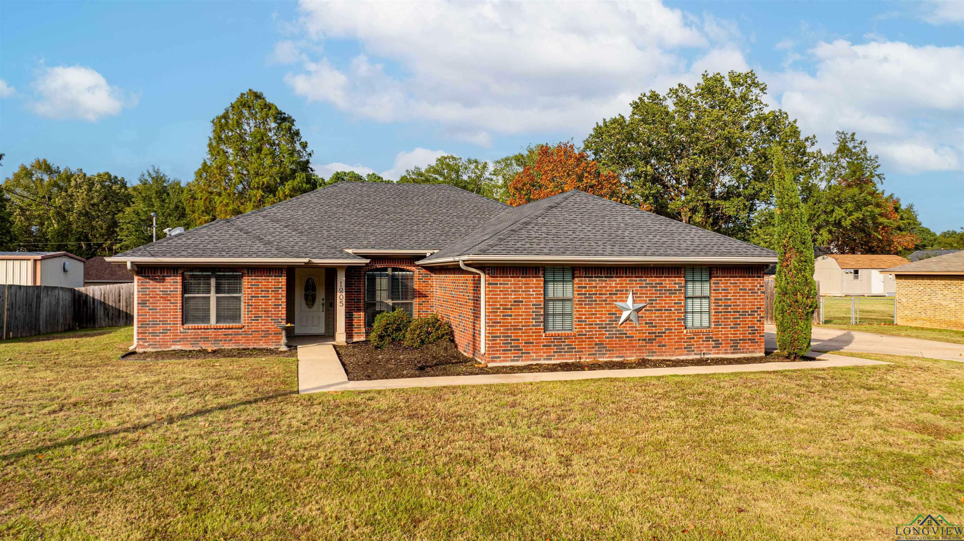 Property Photo:  1205 Creekwood Ln.  TX 75602 