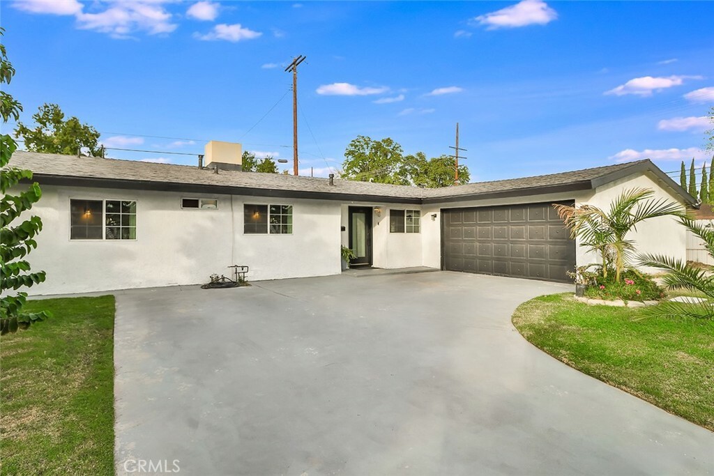 Property Photo:  20505 Acre Street  CA 91306 