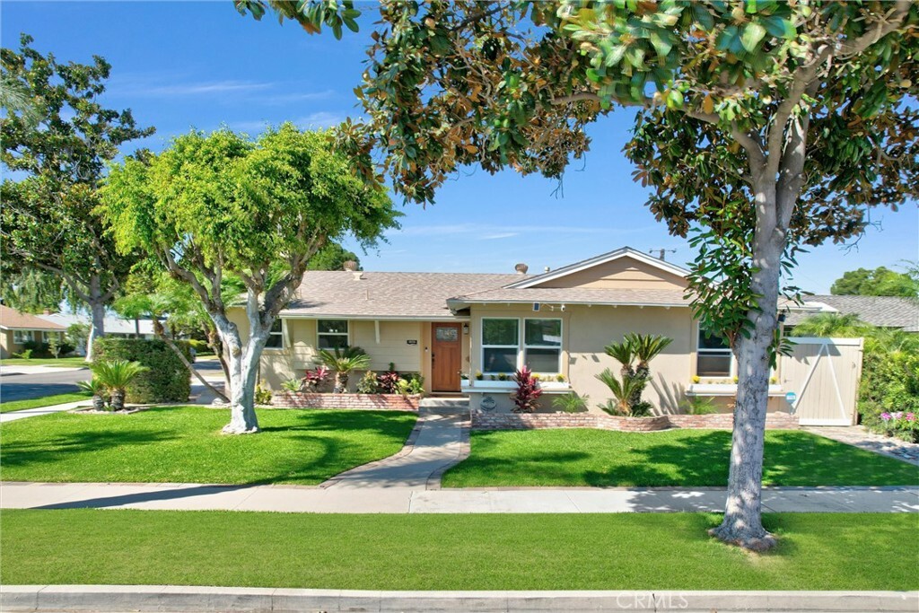 Property Photo:  2755 W Bridgeport Avenue  CA 92804 