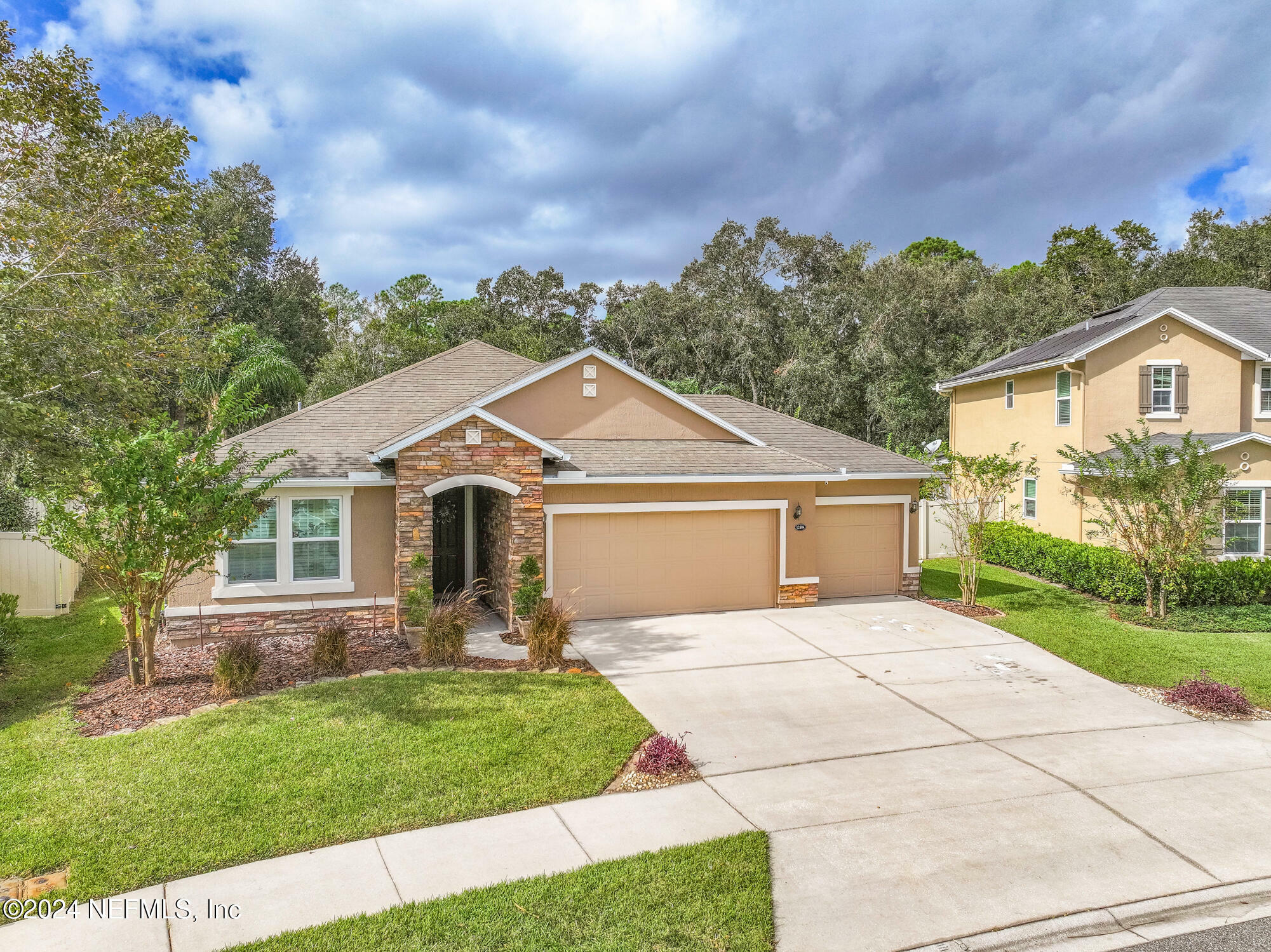 Property Photo:  12404 Whitmore Oaks Drive  FL 32258 