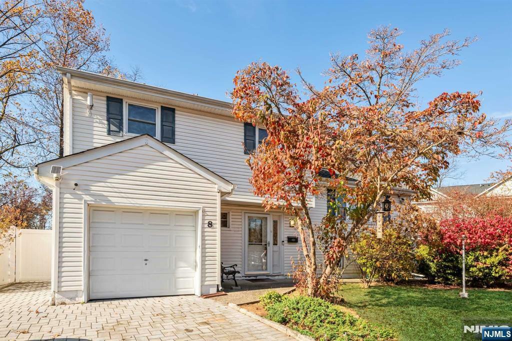 Property Photo:  8 Carlisle Court  NJ 08817 