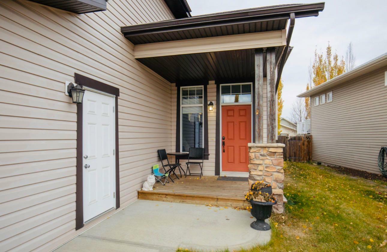 Property Photo:  103 Vanson Close SE  AB T4R 0G8 