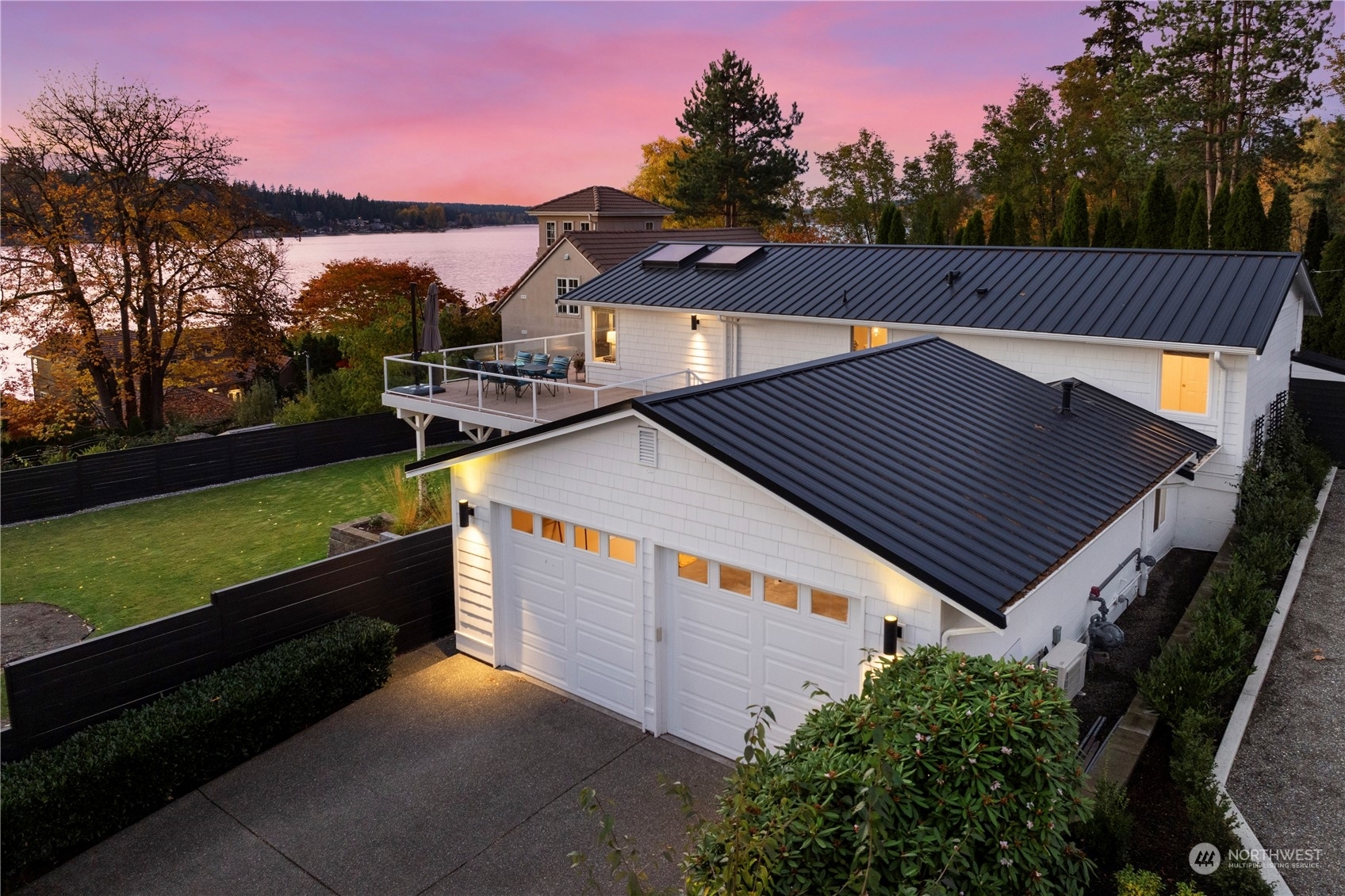 Property Photo:  1703 E Lake Sammamish Pkwy  NE  WA 98074 