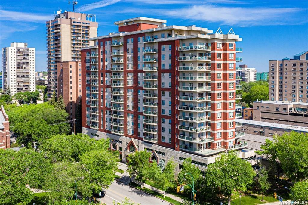 Property Photo:  902 Spadina Crescent E 502  SK S7K 0G8 