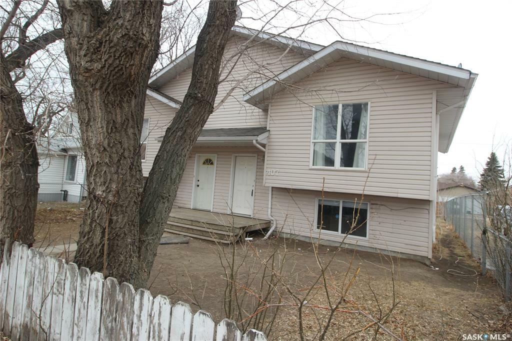 Property Photo:  407 U Avenue S  SK S7M 3C5 