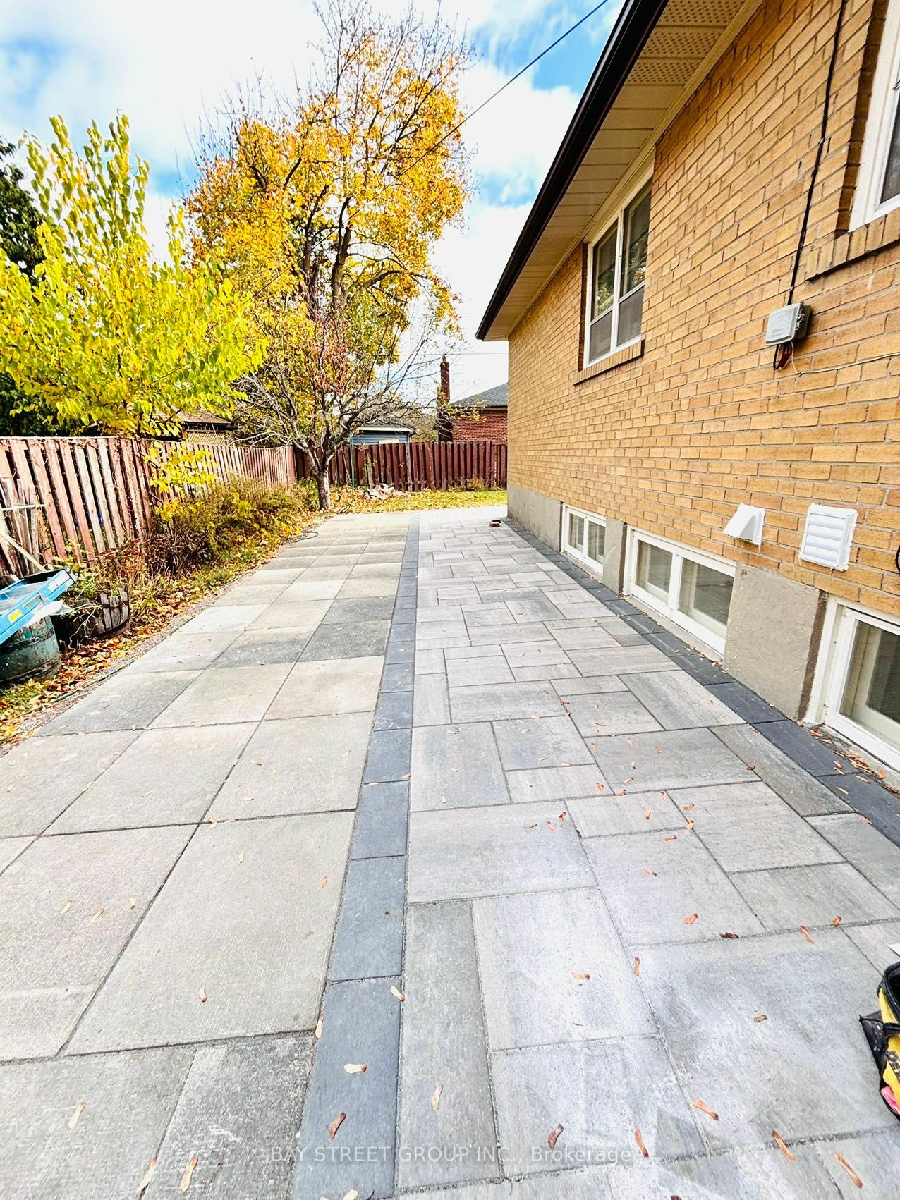 Property Photo:  457 Windhurst Gate Bsmt  ON L4C 2V3 