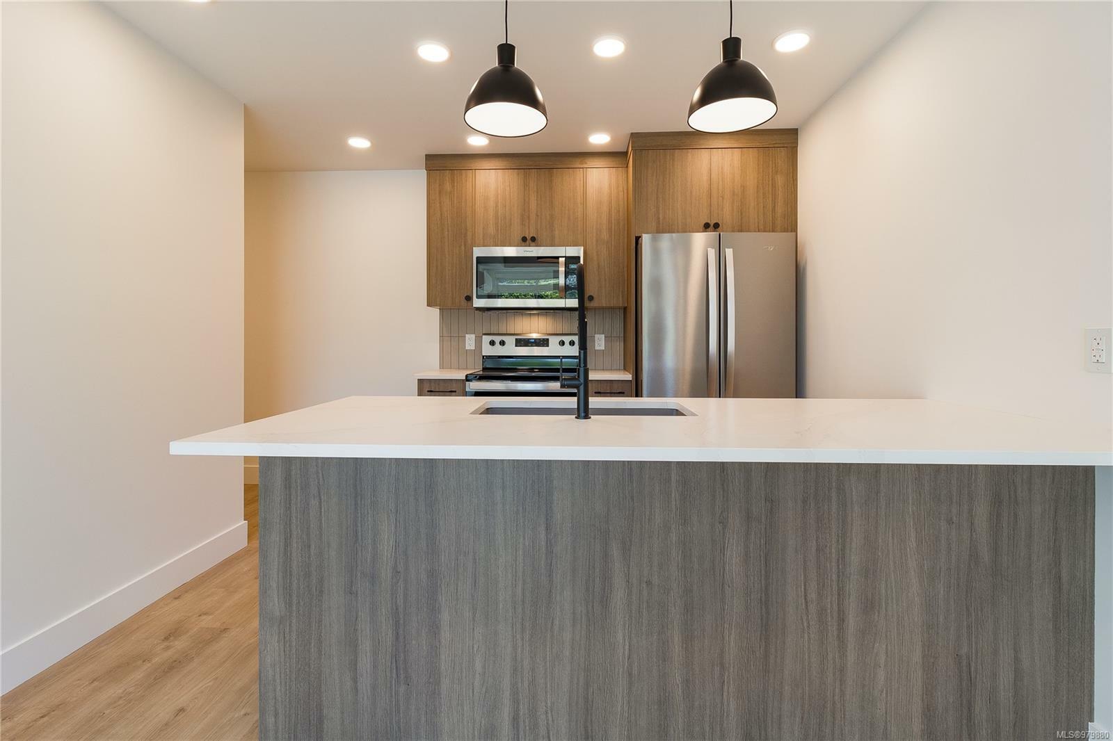 Property Photo: 201 Dogwood Dr 305 BC V9G 0C3
