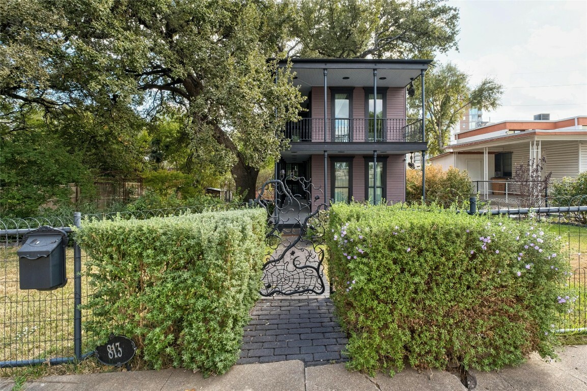 Property Photo:  813 1/2 E 13th Street  TX 78702 