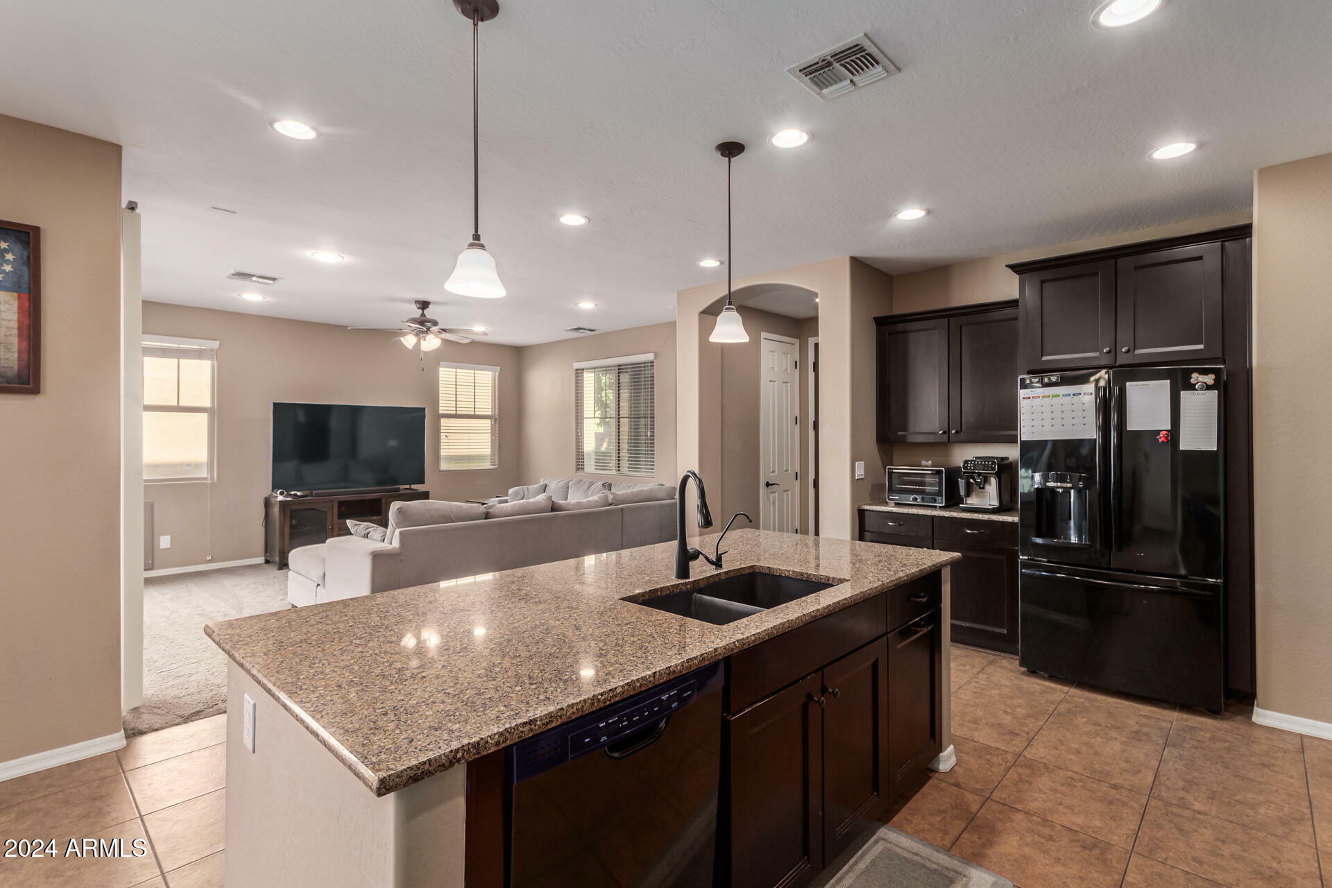 Property Photo: 1027 S Nancy Lane AZ 85296