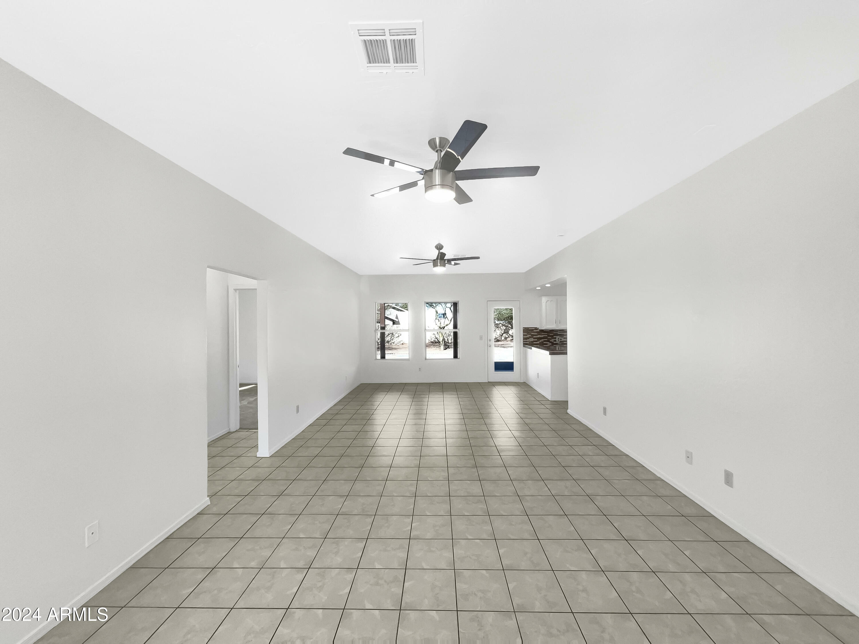 Property Photo: 1424 E Saint Catherine Avenue AZ 85042