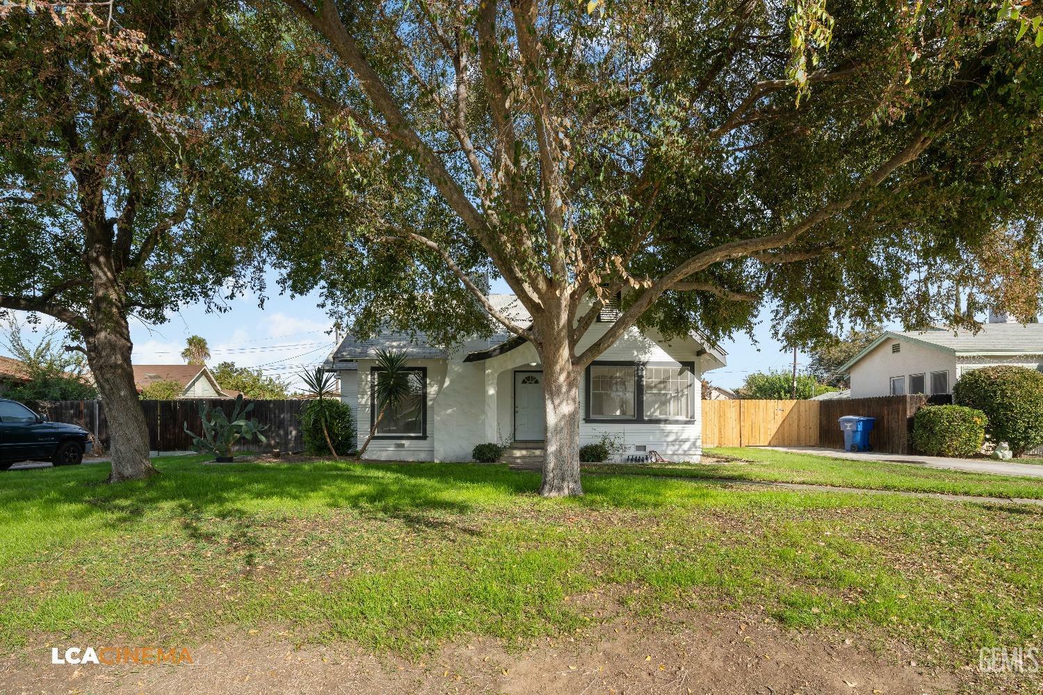 Property Photo:  428 Ray Street  CA 93308 