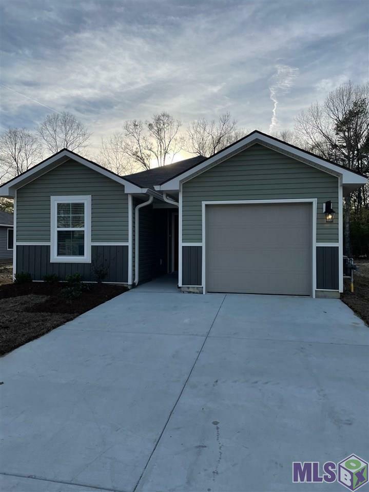 Property Photo: 33404 Hyacinth St LA 70785