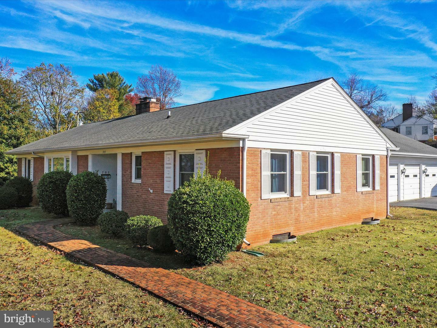 Property Photo:  705 Woodlawn Avenue  VA 22630 