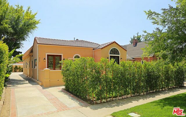 Property Photo:  6442  San Vicente Blvd  CA 90048 