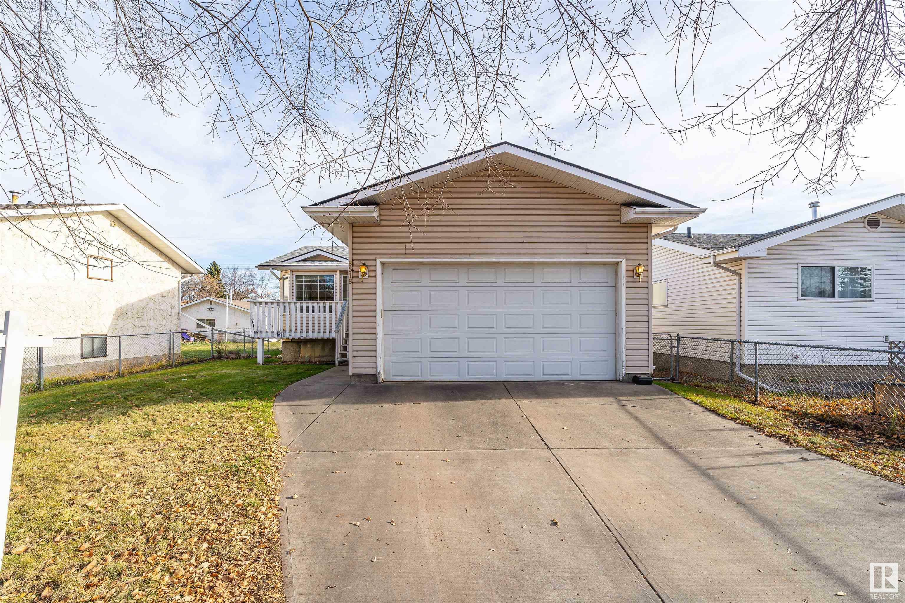 Photo de la propriété:  9519 155 Street NW  AB T5P 2K3 