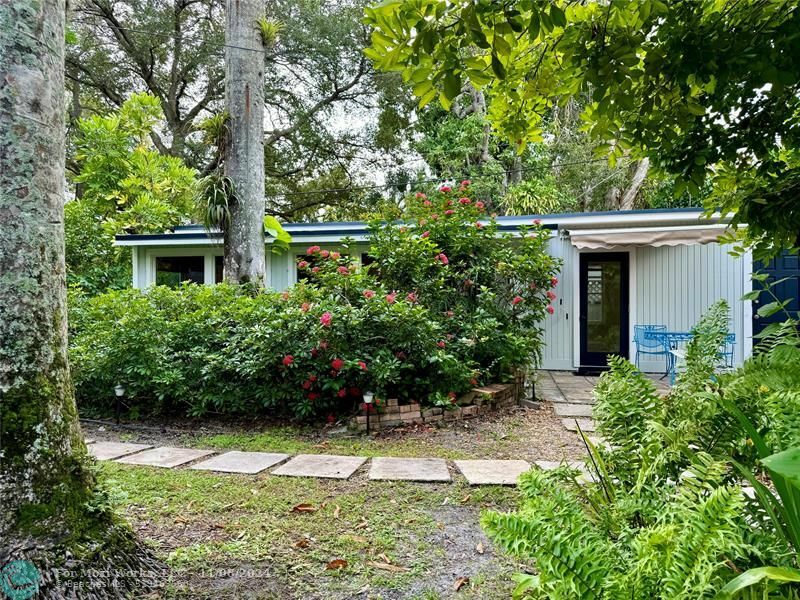 Property Photo:  737 SW 14th Ave  FL 33312 