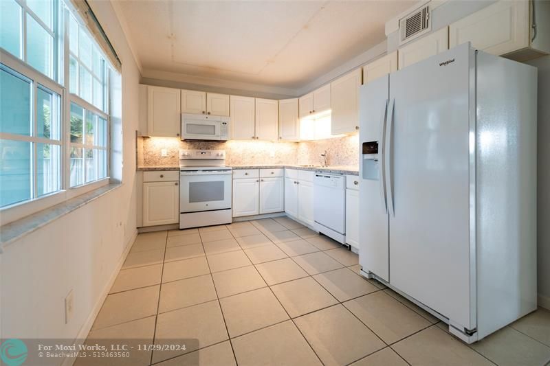 Property Photo:  806 Cypress Grove Ln 309  FL 33069