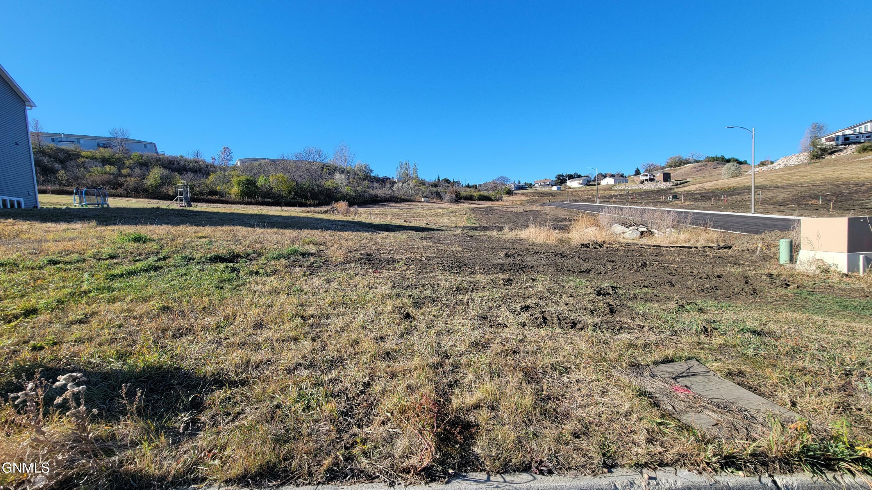 Property Photo:  3005 Viewpoint Lane NW  ND 58554 