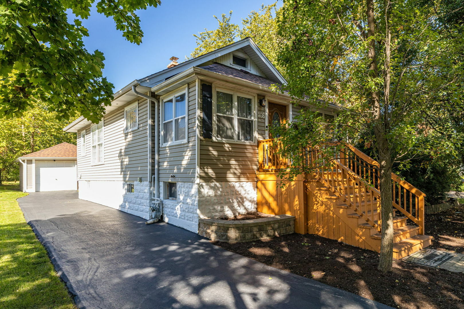 Property Photo:  108 N Williams Street  IL 60559 