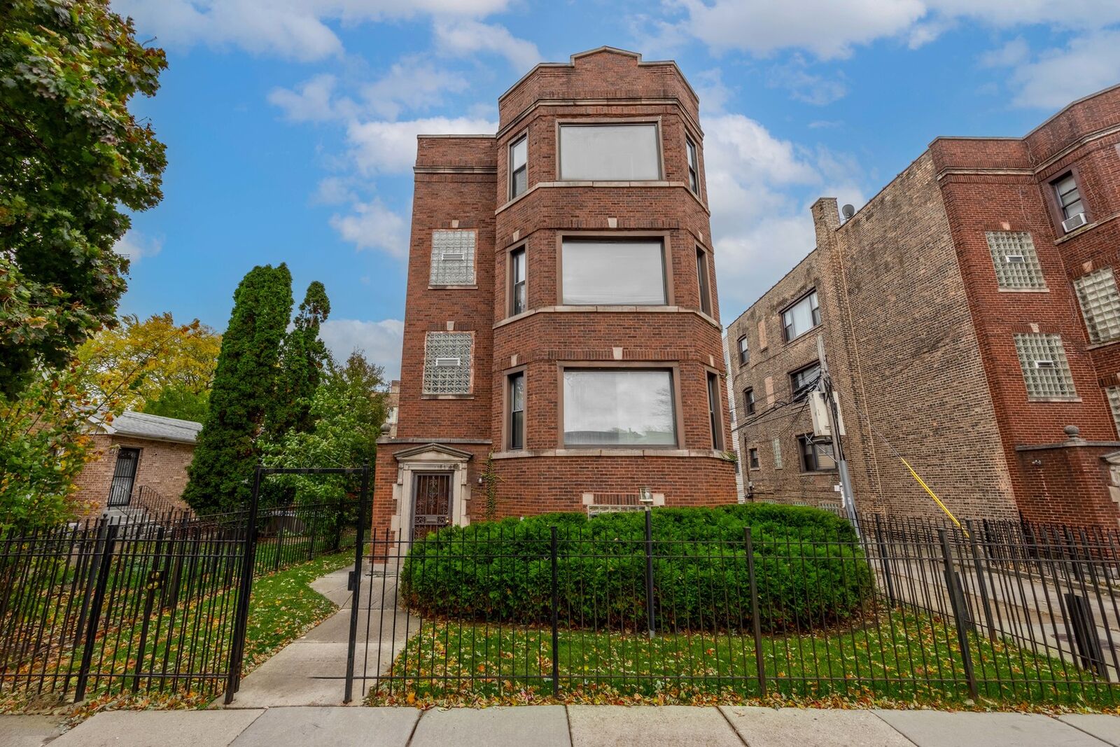 Property Photo: 8445 S Ingleside Avenue IL 60619