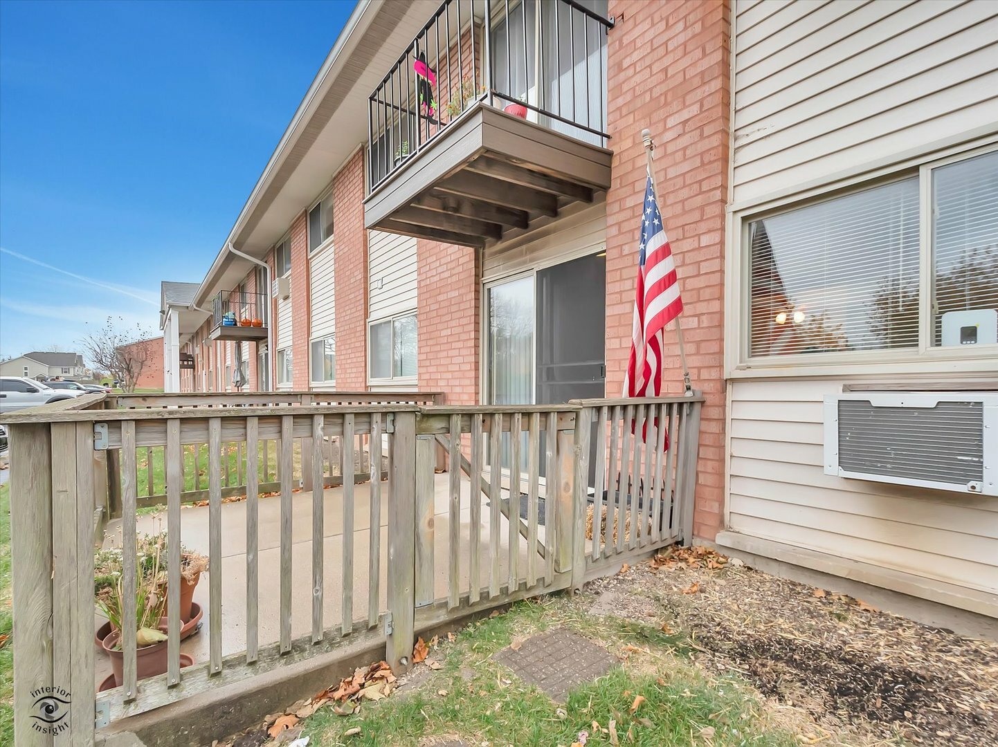 Property Photo:  703 E Fullerton Avenue 105  IL 60139 