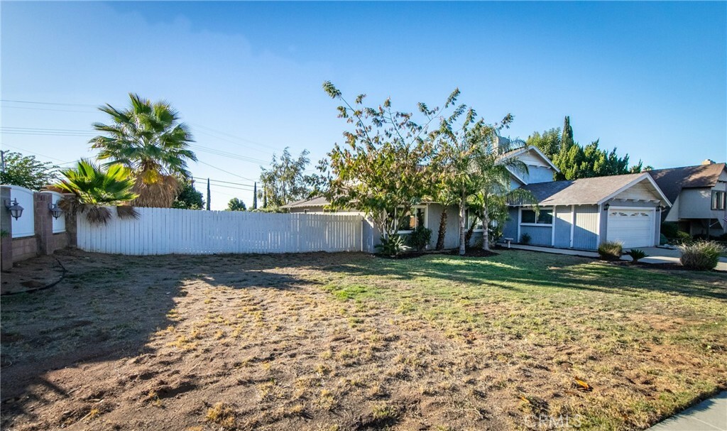 Property Photo:  1510 Helena Lane  CA 92373 