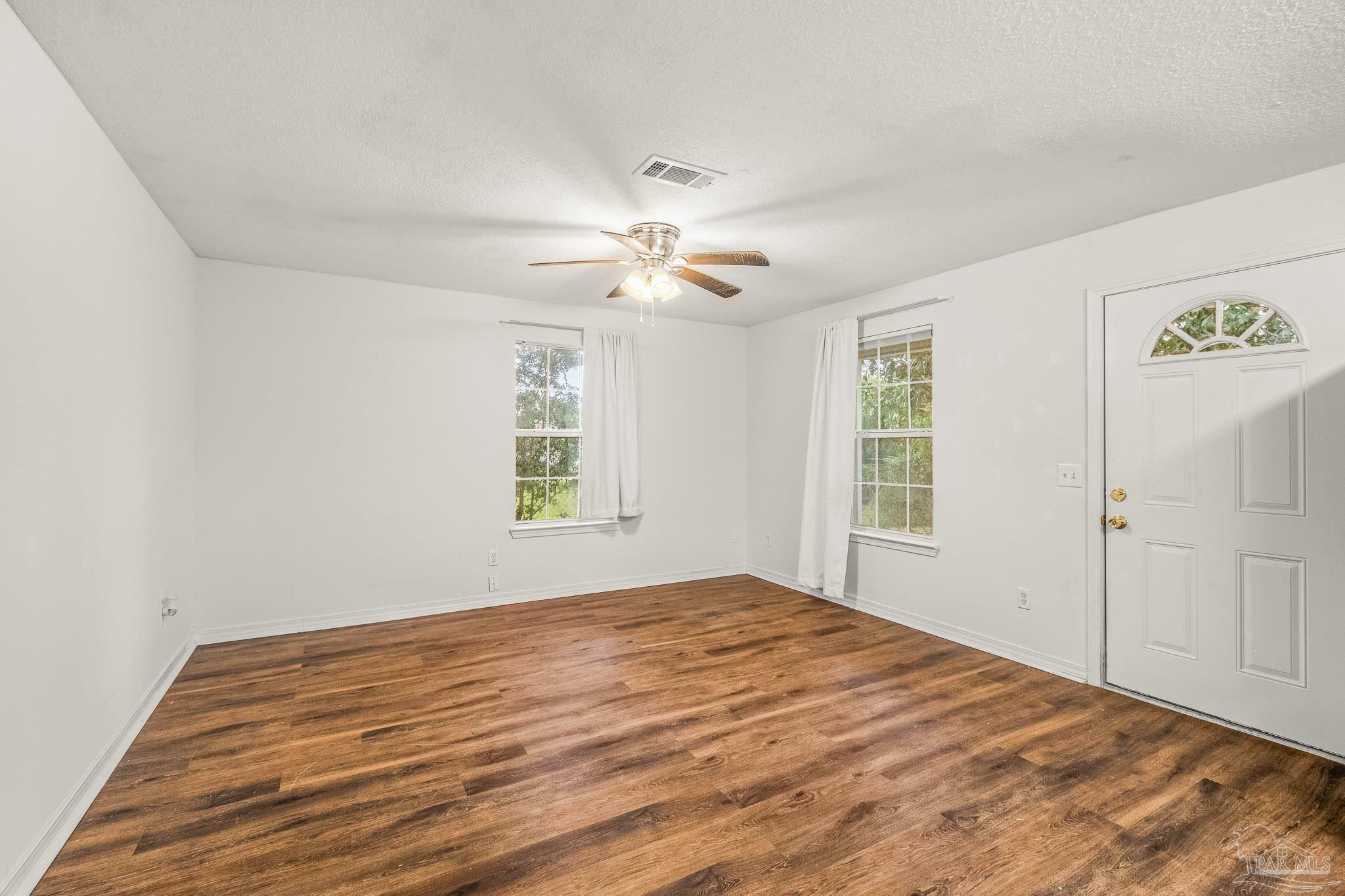 Property Photo:  906 W Intendencia St  FL 32502 