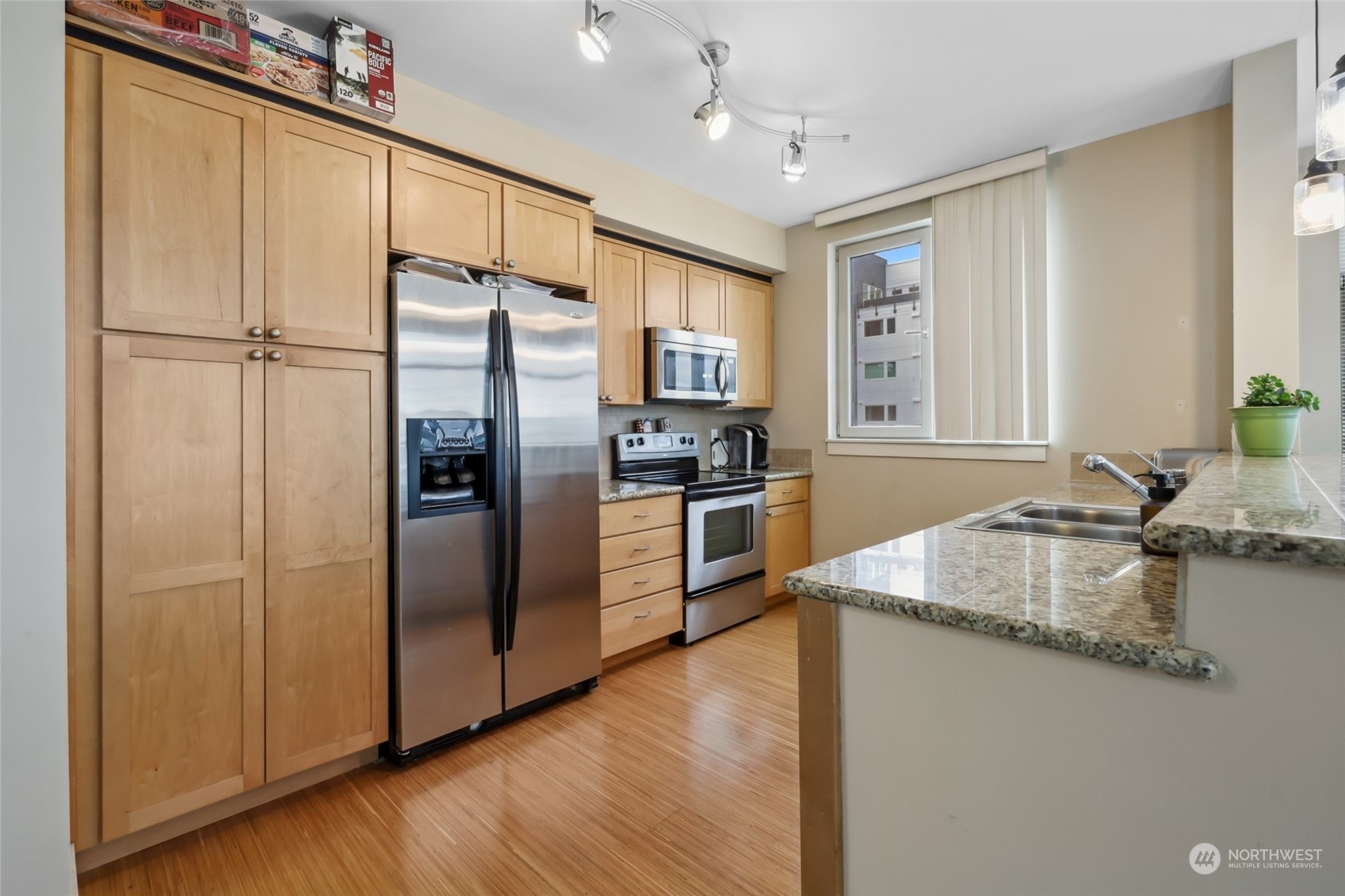 Property Photo:  1501 Tacoma Avenue S 203  WA 98402 