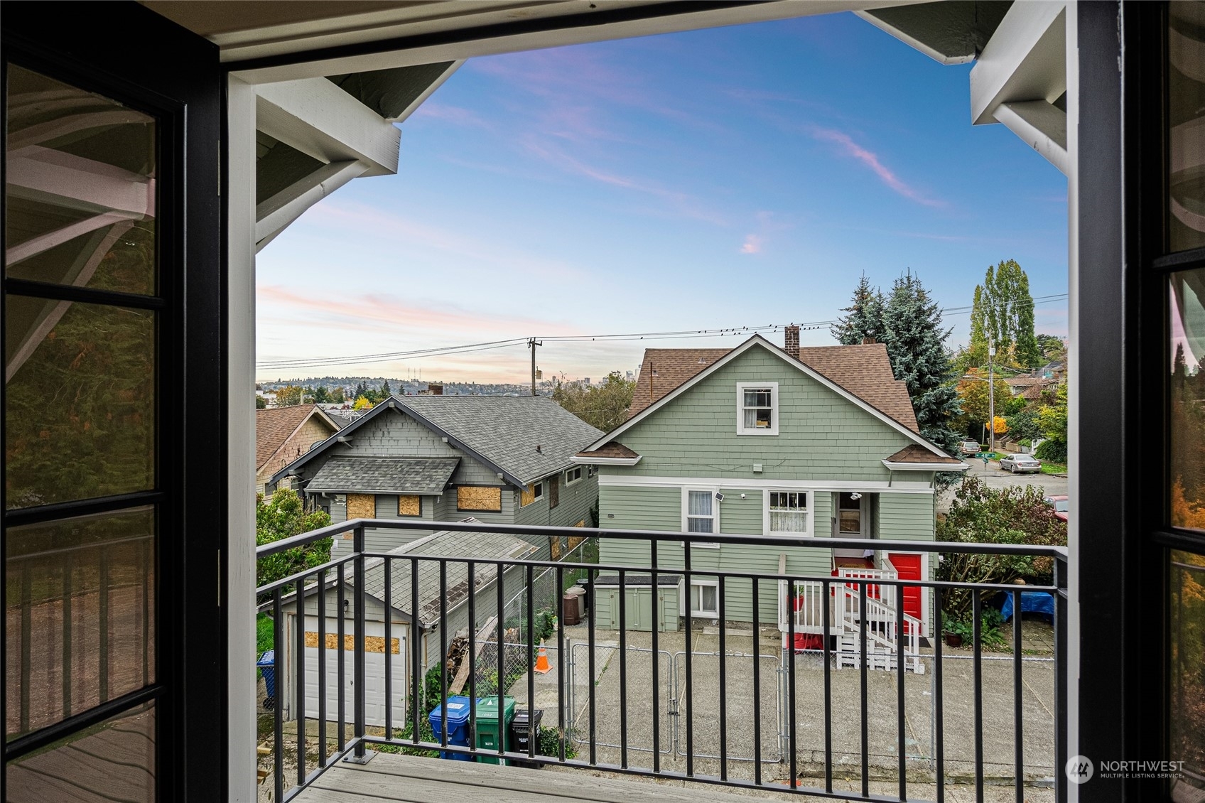 Property Photo:  1001 N 49th Street B  WA 98103 