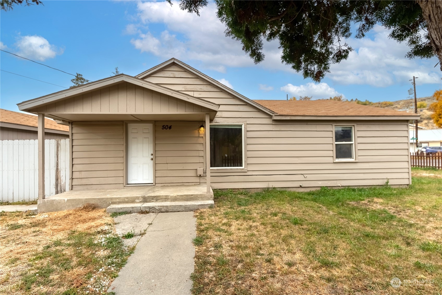 Property Photo:  504 Granite Street S  WA 98841 