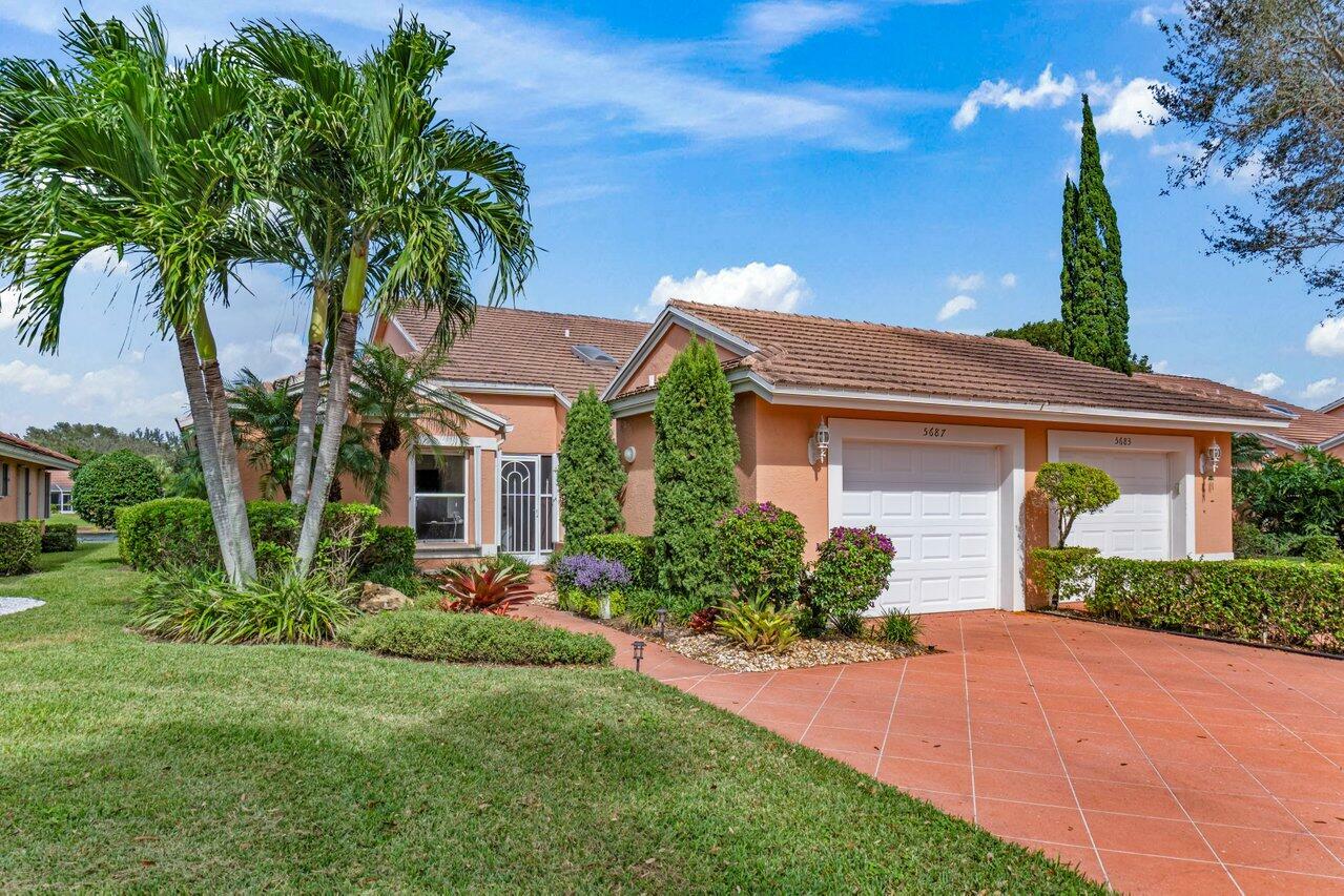 Property Photo:  5687 Royal Lake Circle  FL 33437 