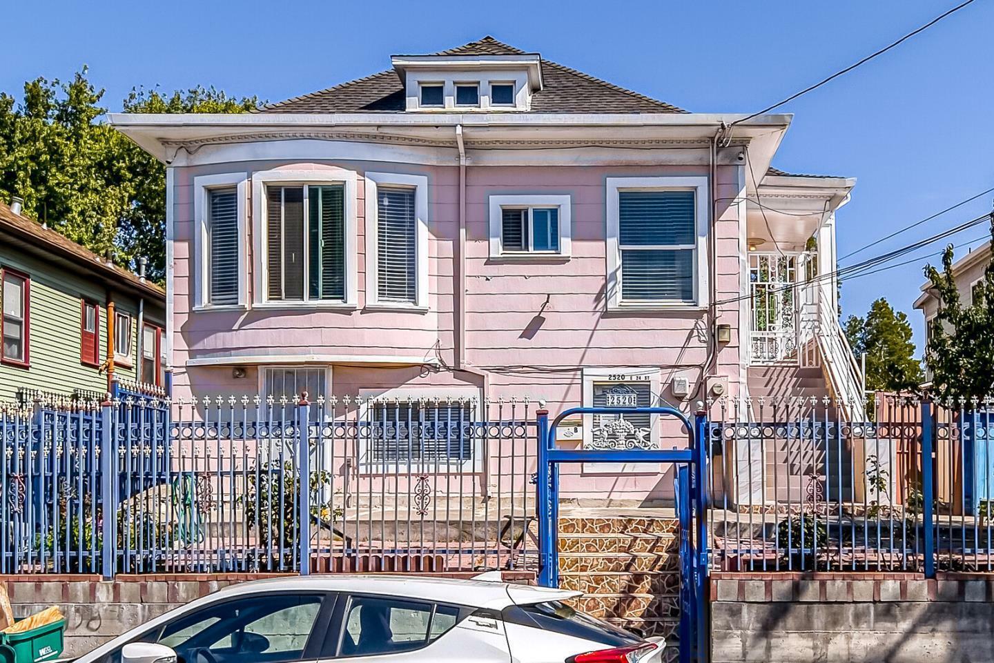 Property Photo:  2520 East 24th Street  CA 94601 