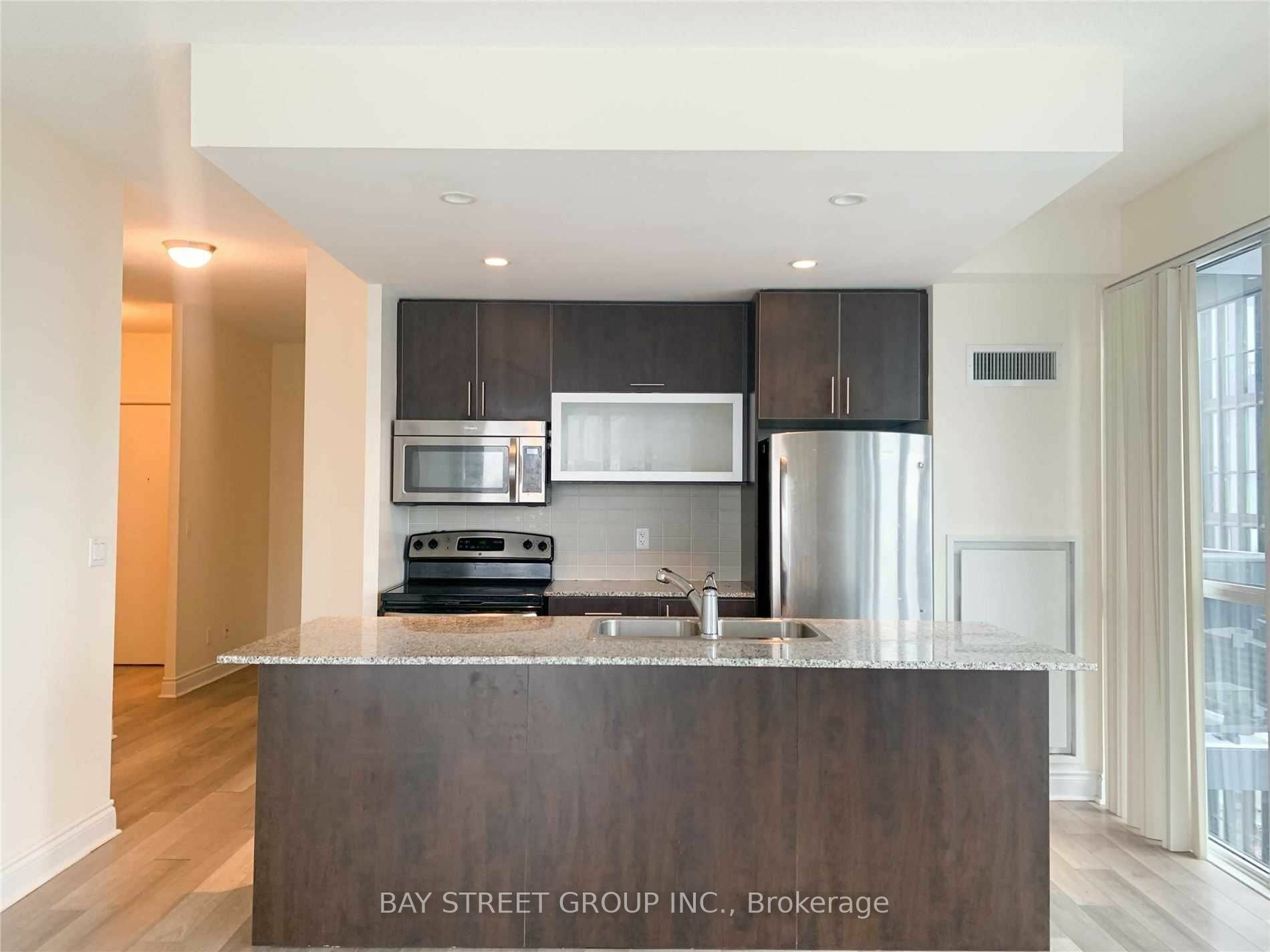 Property Photo:  28 Ted Rogers Way 4103  ON M4Y 2J4 