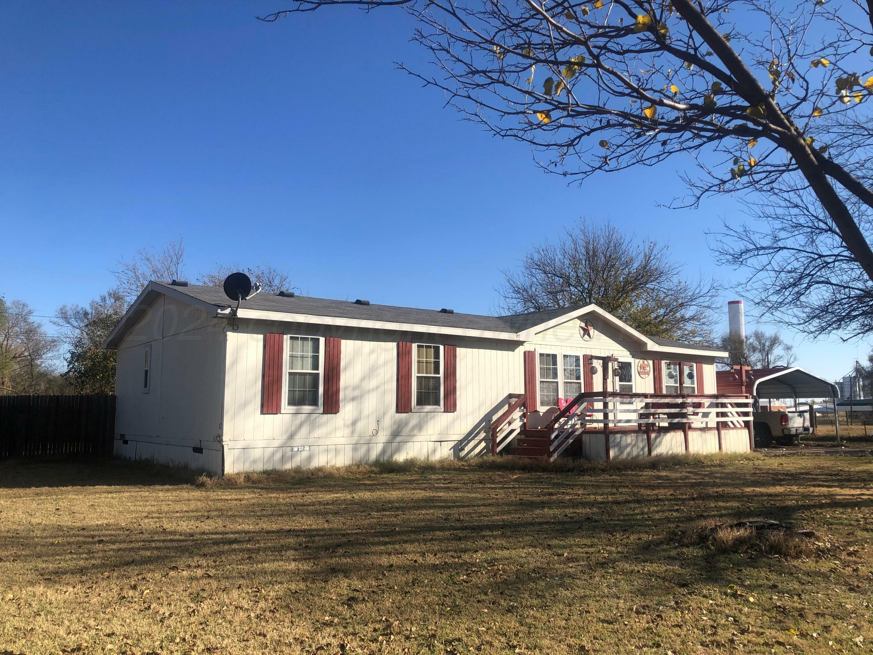 Property Photo:  206 Amarillo Street  TX 79095 