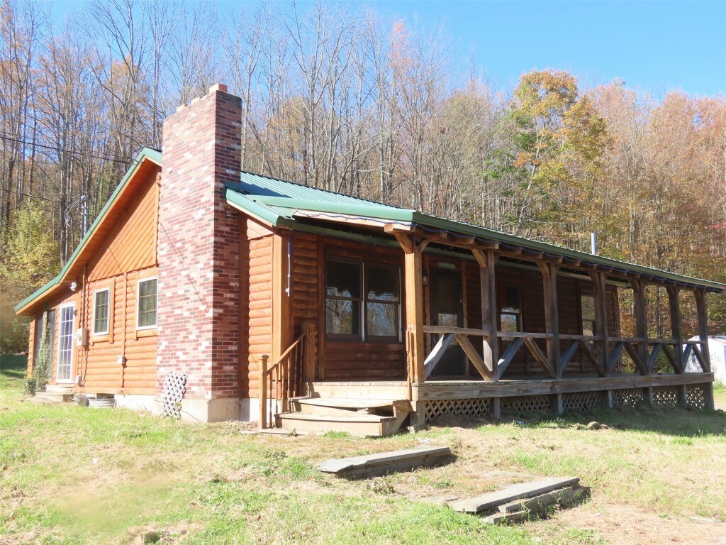 Property Photo:  499 Pendell Hill Road  NY 14012 