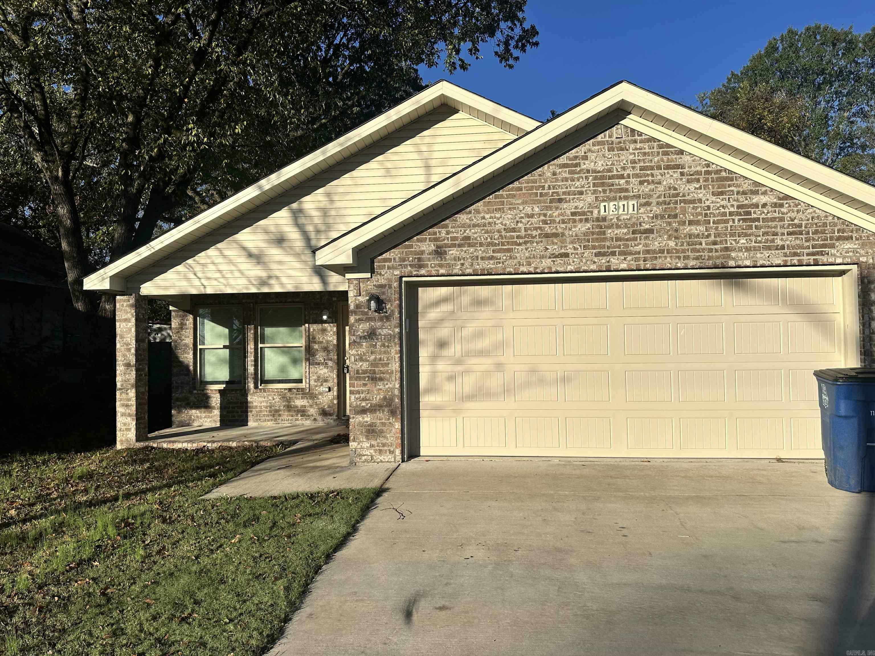 Property Photo:  1311 Franklin Street  AR 72114 