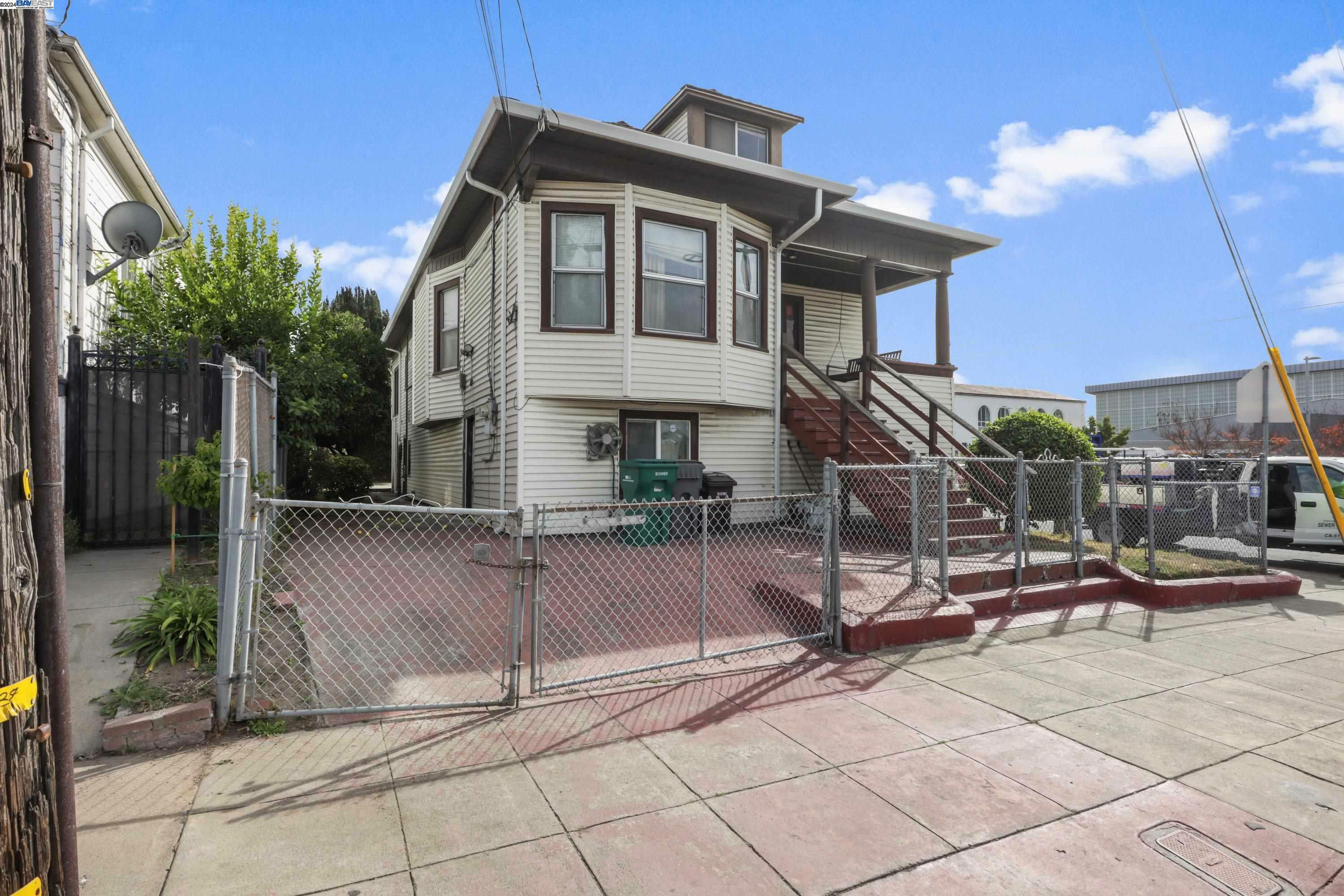 Property Photo:  2000 45th Ave  CA 94601 