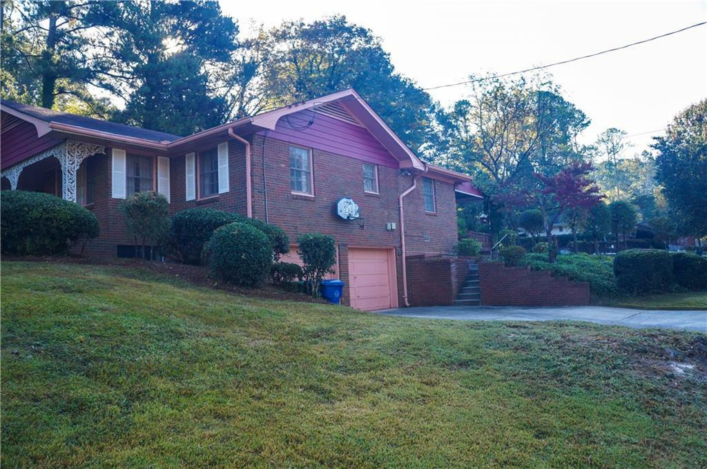 Property Photo:  3204 Spreading Oak Drive SW  GA 30311 