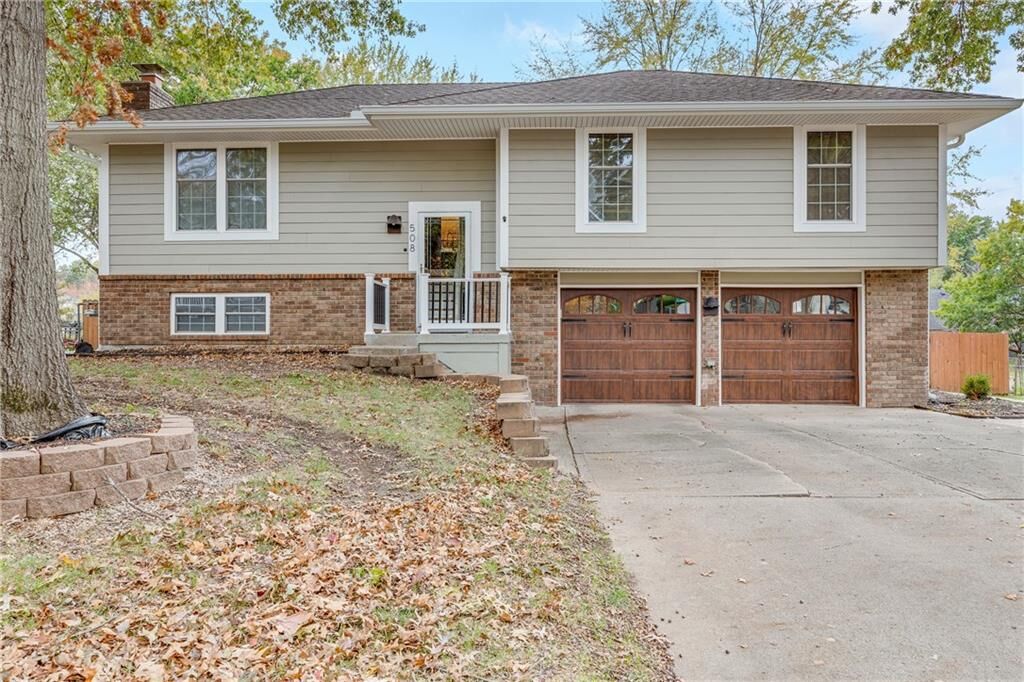 Property Photo:  508 NW Chateau Drive  MO 64014 