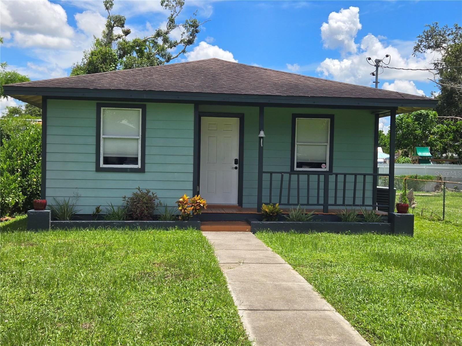 Property Photo:  847 Hand Avenue  FL 34232 