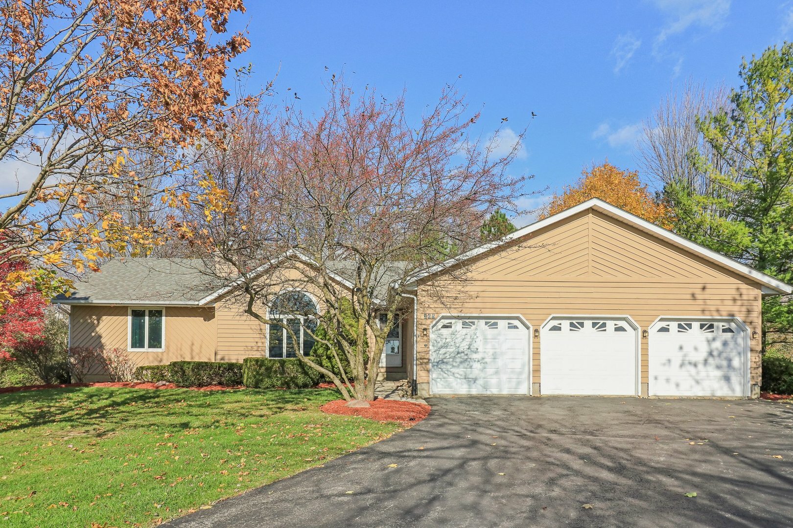 Property Photo:  265 Old Darby Lane  IL 60096 