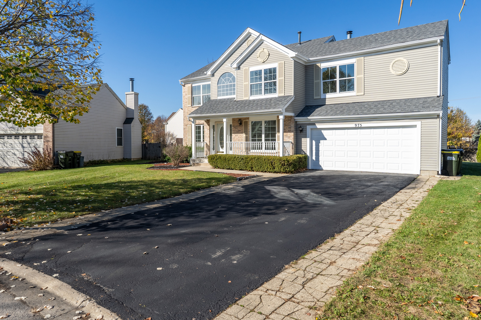 Property Photo:  975 Aster Court  IL 60156 