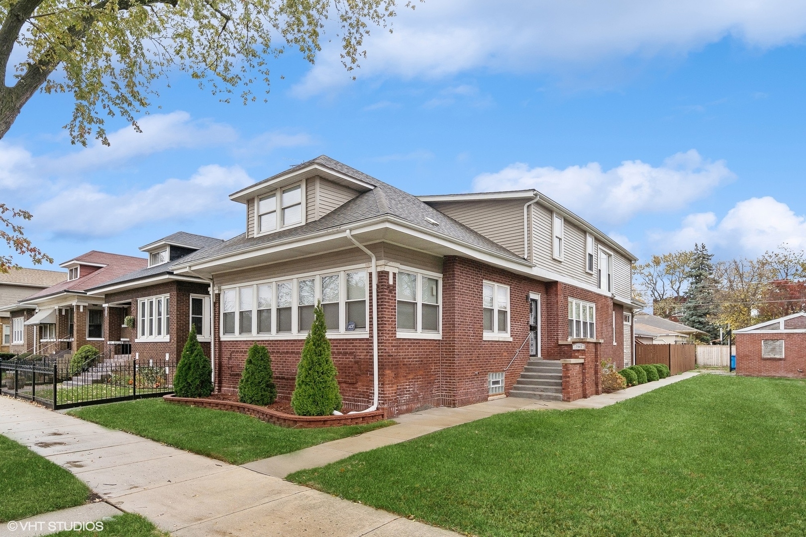 Property Photo:  7945 S Oglesby Avenue  IL 60617 