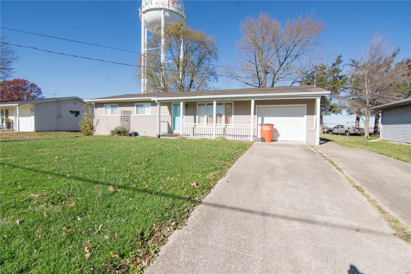 Property Photo: 2019 W Fillmore Street IL 62471