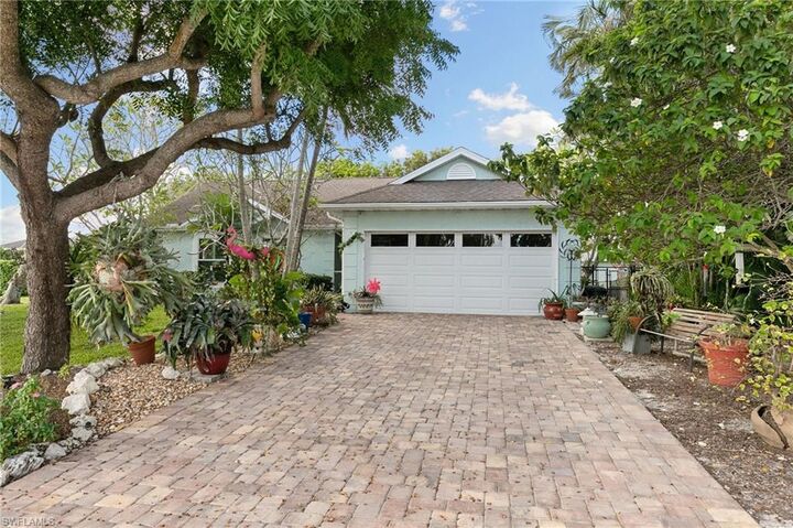 Property Photo:  120 Sand Hill St  FL 34145 