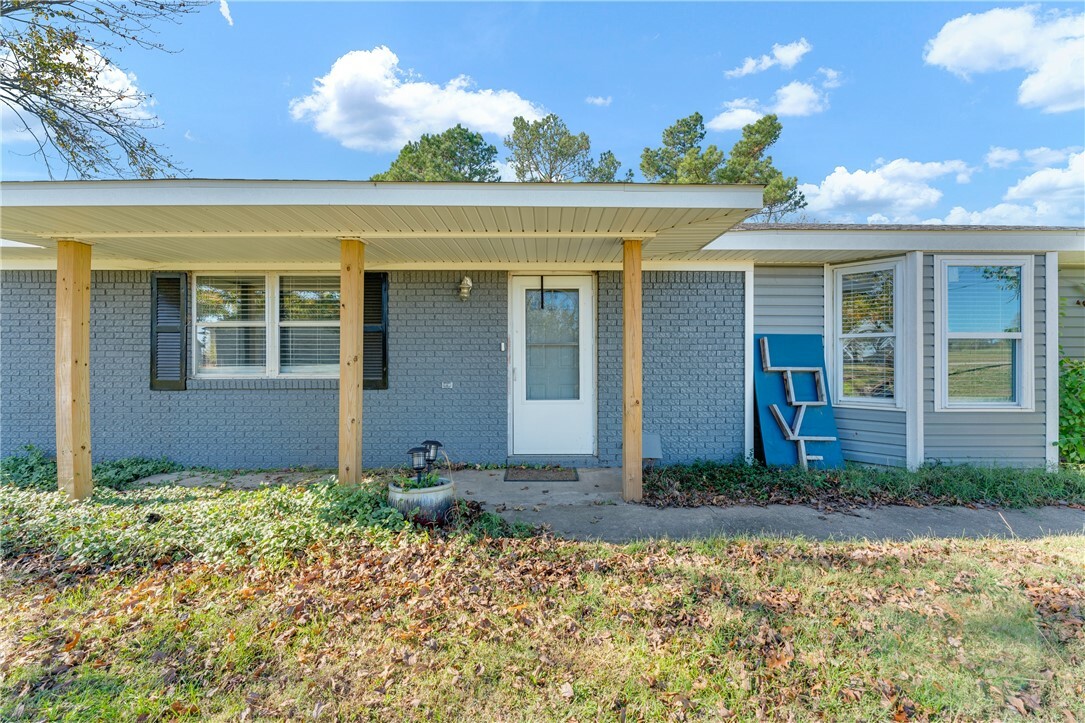 Property Photo:  2624 W Perry Road  AR 72758 