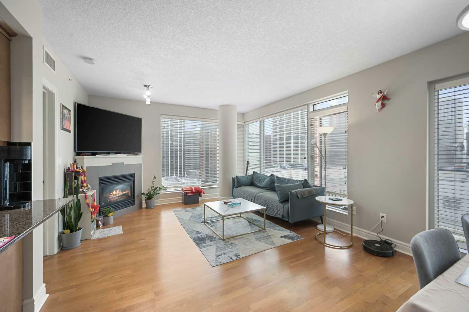 Property Photo:  910 5 Avenue SW 1607  AB T2P 0C3 