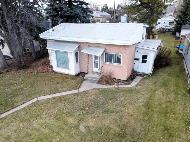 Property Photo: 4720 4 Avenue AB T7E 1C8